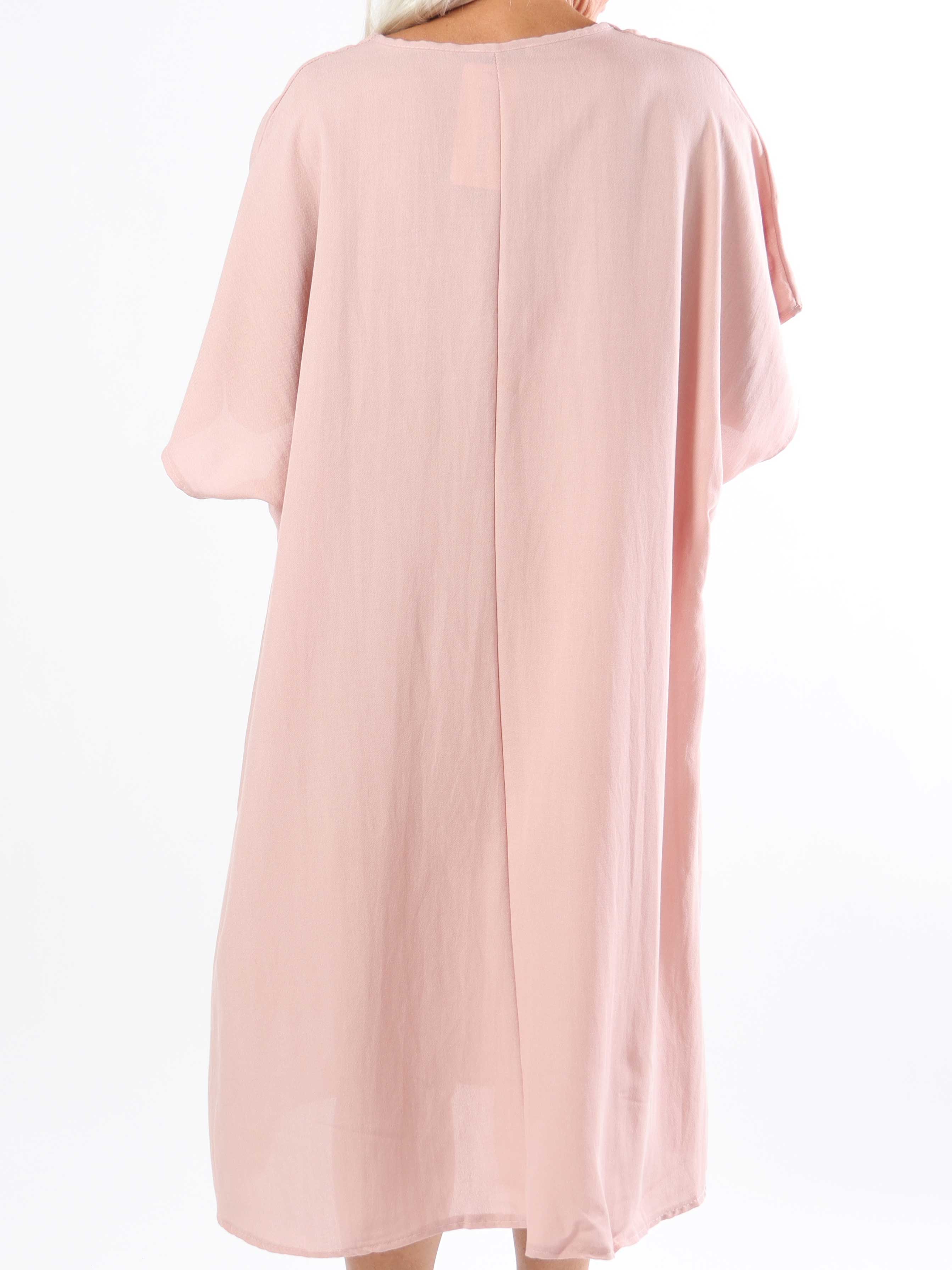 Astrid - Simpel plus size kjole med v-udskæring